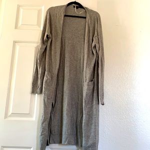 Women’s long sleeve gray sweater